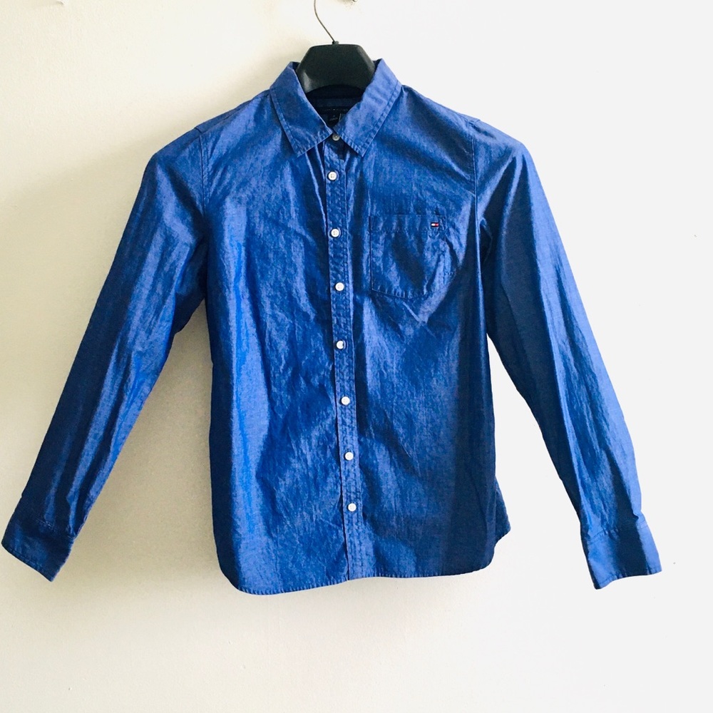 Tommy Hilfiger polished button down shirt 👔